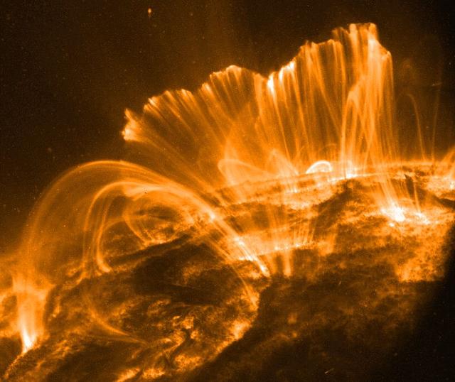 UNH EOS (@unheos) on Twitter photo In a new <a href="/NatureComms/">Nature Communications</a> study, Lynn Kistler (Director for our Space Sci. Center) finds that the Earth's ionosphere plays a major role in creating space storms -- the events that can disrupt our technology & power grids.
unh.edu/unhtoday/2023/…
📸: NASA/GSFC/TRACE In a new <a href="/NatureComms/">Nature Communications</a> study, Lynn Kistler (Director for our Space Sci. Center) finds that the Earth's ionosphere plays a major role in creating space storms -- the events that can disrupt our technology & power grids.
unh.edu/unhtoday/2023/…
📸: NASA/GSFC/TRACE