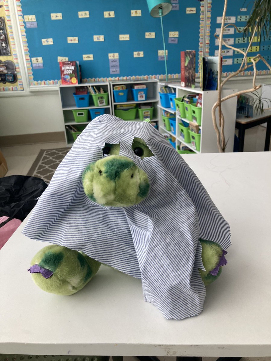 Some Halloween fun! Even Gus the Dragon got dressed up 🎃👻🍭 <a href="/StBonaventures/">St. Bon's 🇨🇦</a>