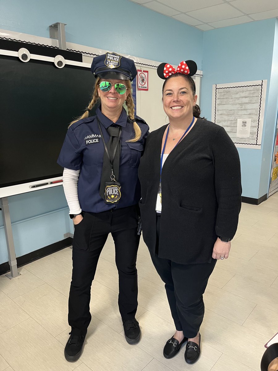 Grammar police pulls over Minnie Mouse! ⁦<a href="/UdallWIPS/">Udall Road MS</a>⁩