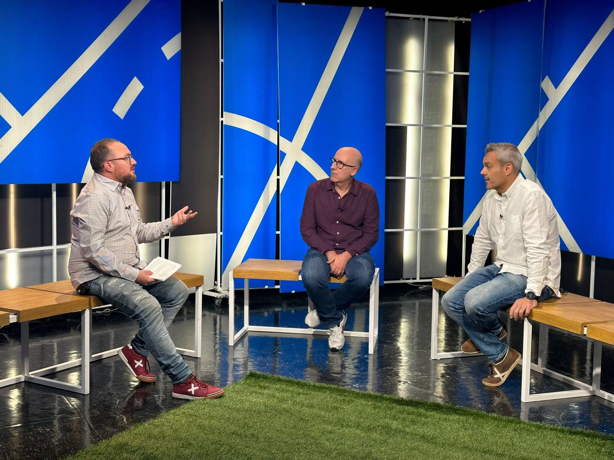 ⚽️🔵MINUT91 (20h) amb el tècnic de l’<a href="/ULlefia/">Unificación Llefià CF ♥️🤍</a> <a href="/toni_centella/">Toni Centella</a> amb qui analitzem la derrota davant del <a href="/CE_Jupiter/">CE Júpiter</a> de <a href="/JuanjoGY/">Juan José Garcia</a> i el moment i objectius dels de #Llefià 👇🏻Repassem  la jornada de @cfbadalona1903 sènior i juvenil, <a href="/ceseagullbdn/">CE Seagull BDN</a> i els resultats #3aCatalana 

<a href="/bdncom/">Badalona Comunicació</a>