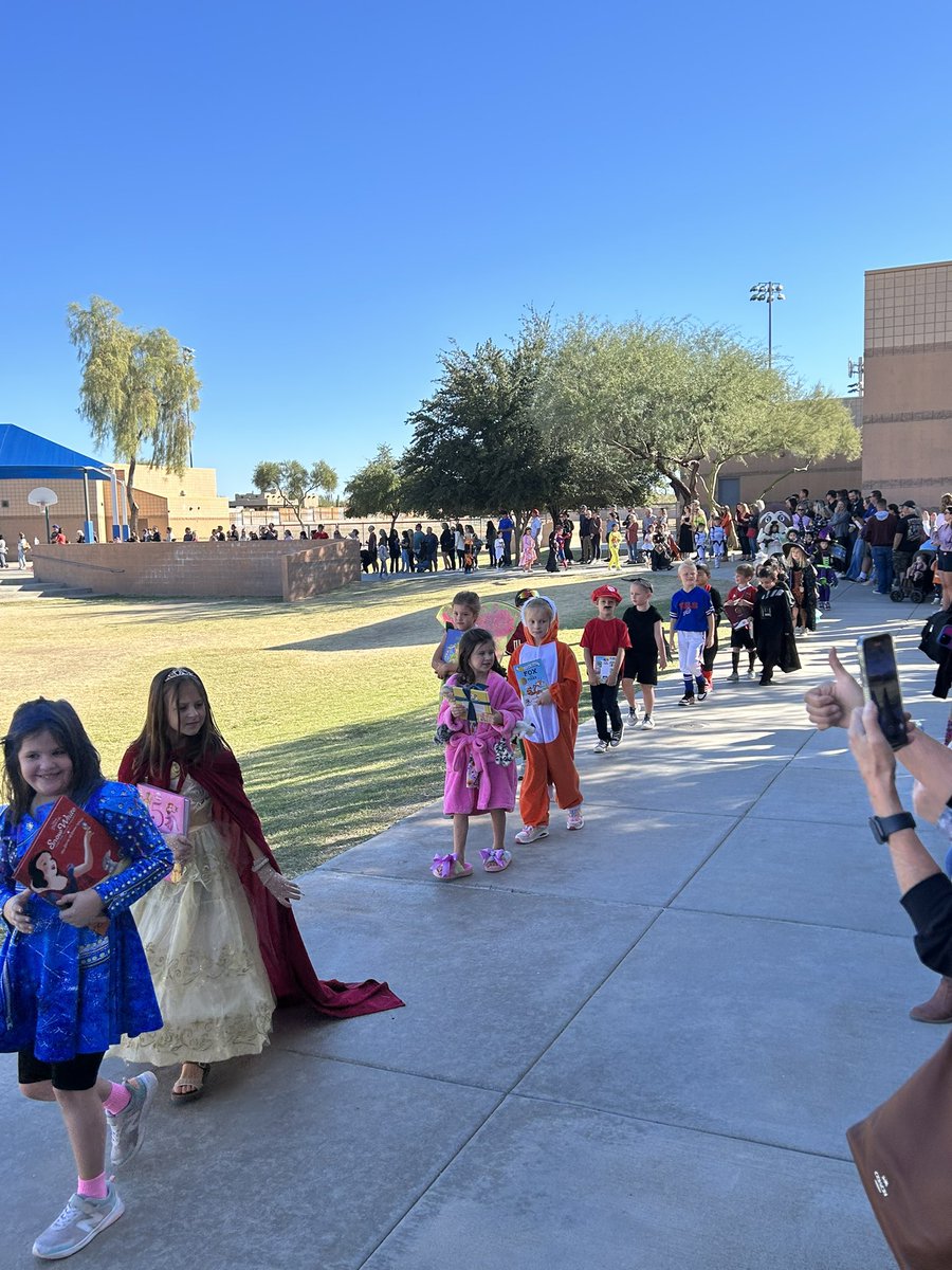 LMES Storybook Parade, lots of great costumes and fun !