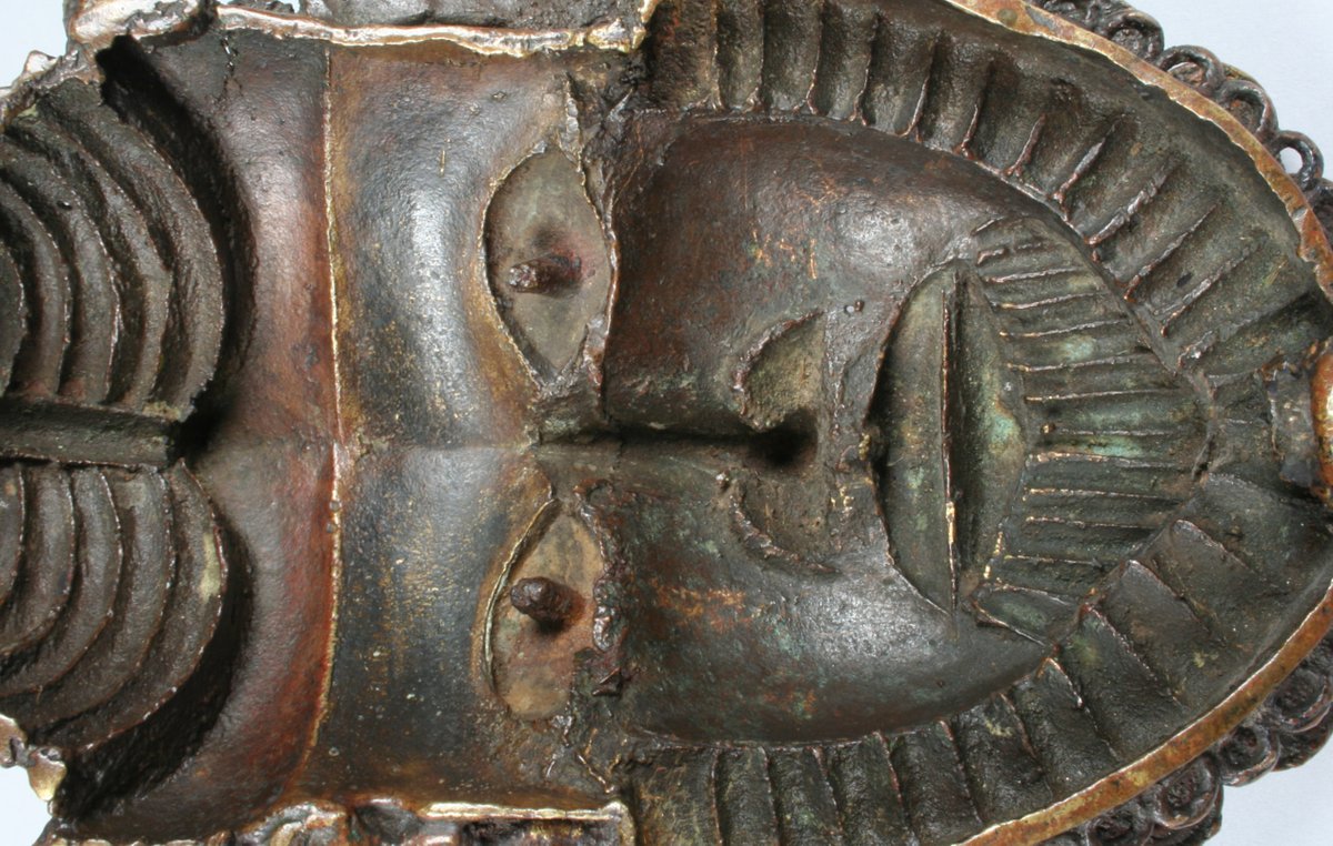 Title: Hip Ornament: Portuguese Face

Location: Nigeria

Culture: Edo peoples

Date: 16th–19th century

metmuseum.org/art/collection… 

 #Nigeria #ArtBot