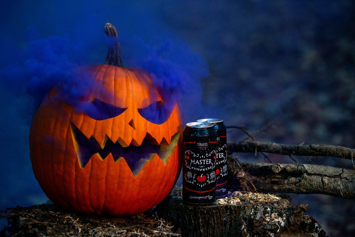 TroegsBeer's tweet photo. Prepare yourself to go stompin' in jack-o-latern's weather. Pick up some Master of Pumpkins and have a little Trick or Tröegs. https://t.co/JFWBOgMiuz #MasterofPumpkins #PumpkinBeer #Halloween #Troegs https://t.co/cD2Tg9rwX3
