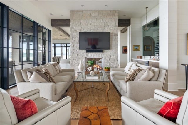 Simonini_Homes's tweet photo. 'Tis the season to beat the cold by curling up by the fireplace and soaking in the warmth of the flames. 🔥 https://t.co/T2D16hMW0j