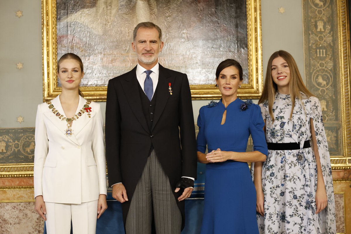 🏅 Hoy S. A. R. la Princesa de Asturias ha recibido el Collar de #CarlosIII.

El acto de imposición por parte de Su Majestad el Rey ha tenido lugar en el Salón de Carlos III del #PalacioReal de Madrid.

¡Te contamos más sobre esta estancia y la importancia de la orden! 👇