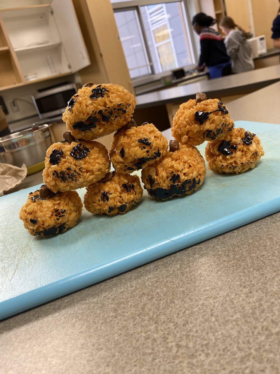 Nailed it! Halloween challenge today was so much fun! Great communication and teamwork in my Intro to Foods classes. Bonus… the yummy treats. #lifeskills #gettingfestive #nailedit! #ricekrispietreats #SoFun #BeAnEagle #sequoits