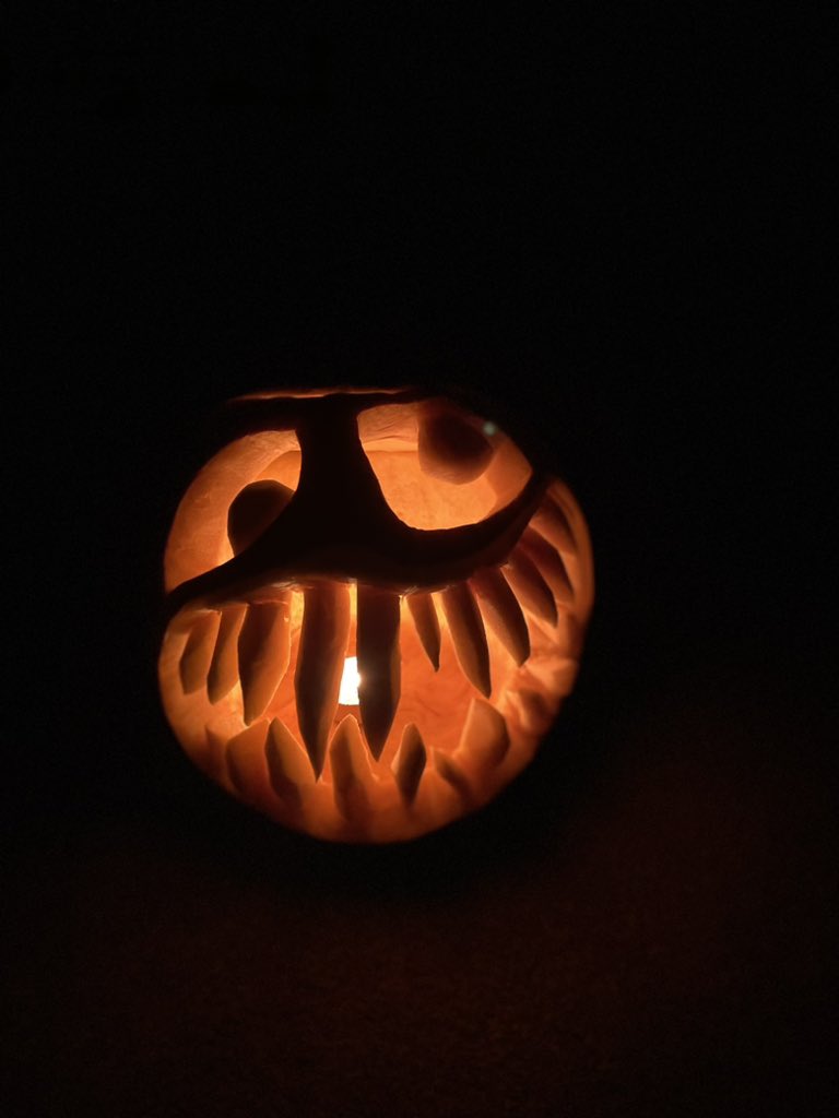 OlaKwiecien3's tweet photo. #spookiest Night tonight!
Look at these masterpieces by @SFMBreitenbach aided by @pucicu family ๐๐๐
#halloweenart #pumpkin https://t.co/q6Bk5CfYC5
