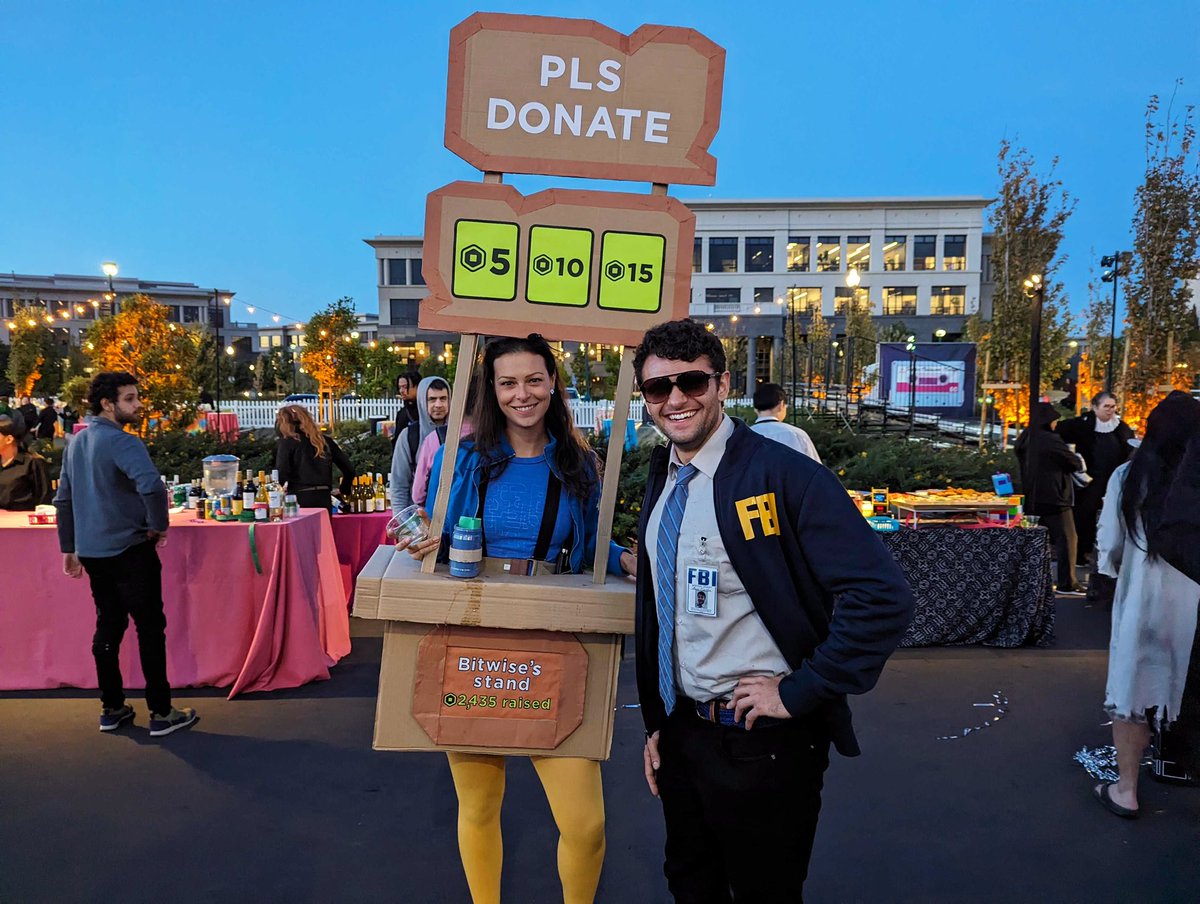 BitwiseAndrea's tweet image. pls donate so I can buy my dream costume!!! 🥺 💵 🎃