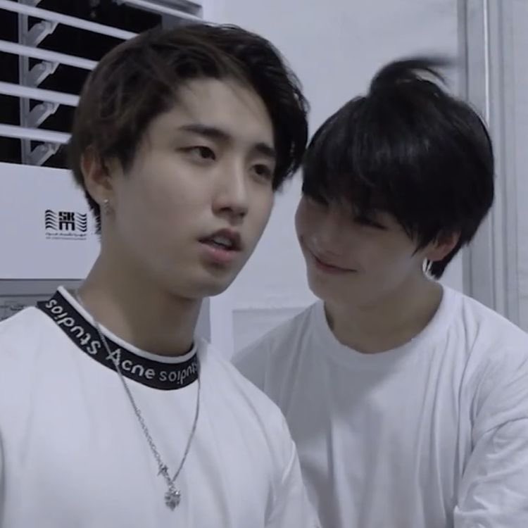 야 근데 여기왤케 춥냐
에어컨땜에 그른가
                                                                    ........