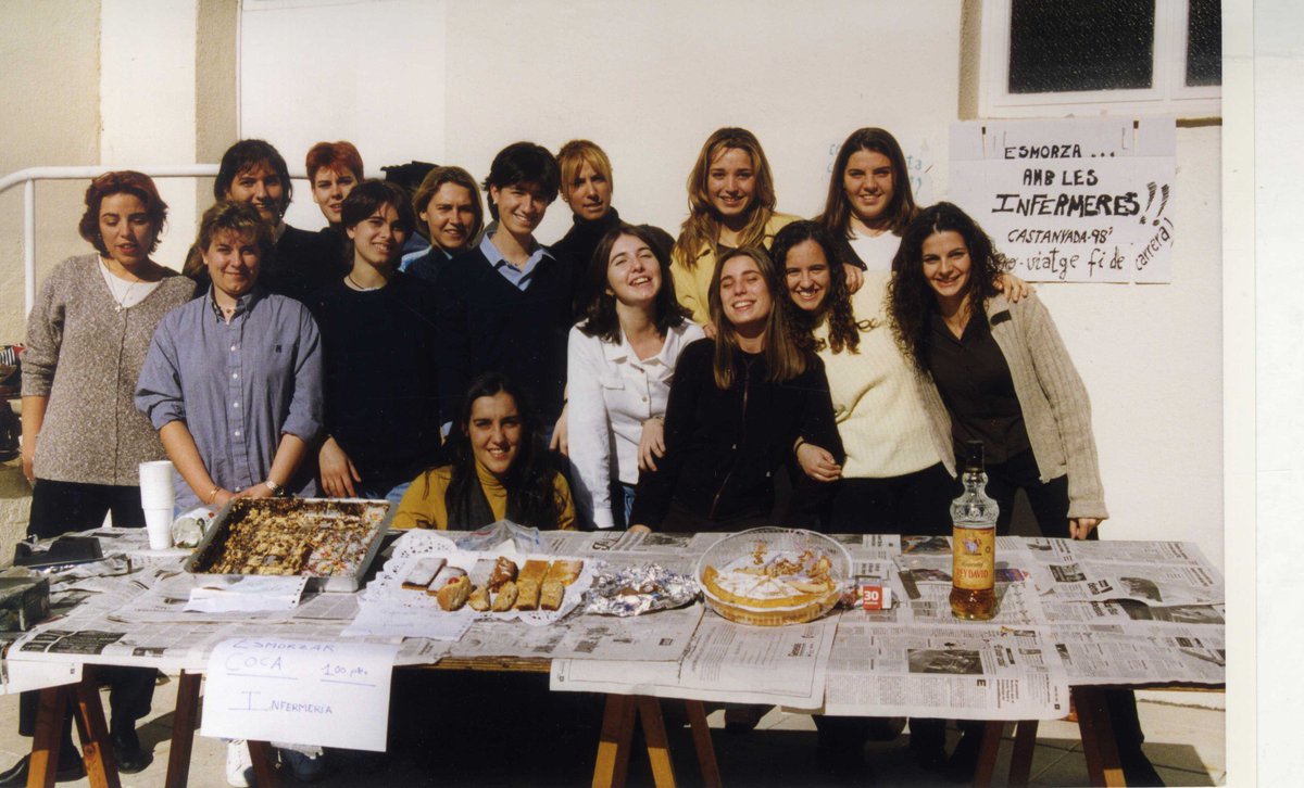 L'equip del Servei us desitgem una bona #Castanyada. Enguany ho il·lustrem amb aquesta foto d'estudiants d'infermeria <a href="/UVic_FCSB/">Facultat de Ciències de la Salut i el Benestar</a> de fa tot just 25 anys.  Consulteu més exemples de memòria fotogràfica <a href="/uvic_ucc/">UVic-UCC</a> a l'Atom! atom.uvic.cat/index.php/