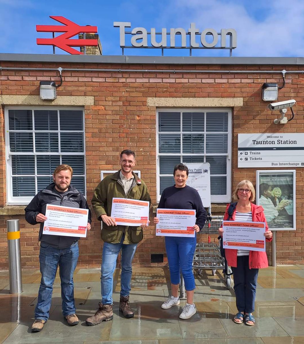 Great to hear news that the Government has U-turned over planned ticket office closures which threatened services at Taunton and Tiverton Parkway. <a href="/TauntonLabourUK/">Taunton Deane Labour Party</a> campaigned against them and played their part in making it happen! 🎫 🌹
