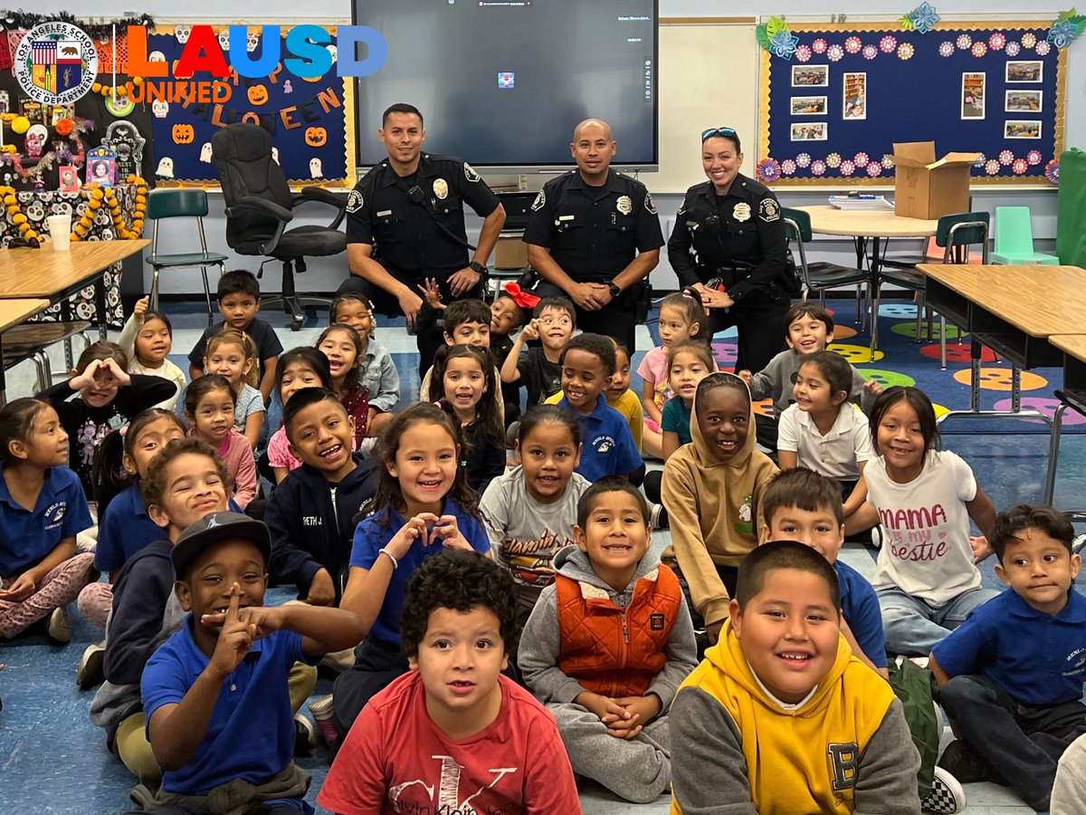 LASchoolPolice's tweet photo. Empowering our students with safety skills is not just a school lesson, it’s a life lesson.
Whether at school or at home, we’re committed to teaching our kids the importance of safety in their community.
💙
#LAUSD #ServingTheFutureToday #CommunityPolicing #RocketRules #Safety https://t.co/ejNnsJE22P