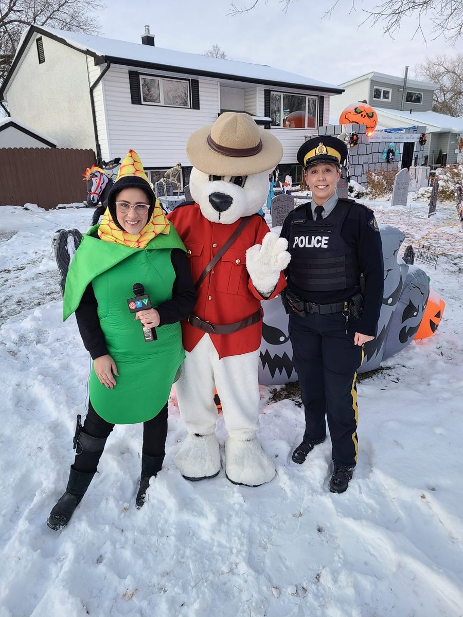 Thanks @CTVMorningWPG for welcoming Safety Bear &amp; Cpl Julie Courchaine this morning, to share our very important Halloween safety tips! #rcmpmb