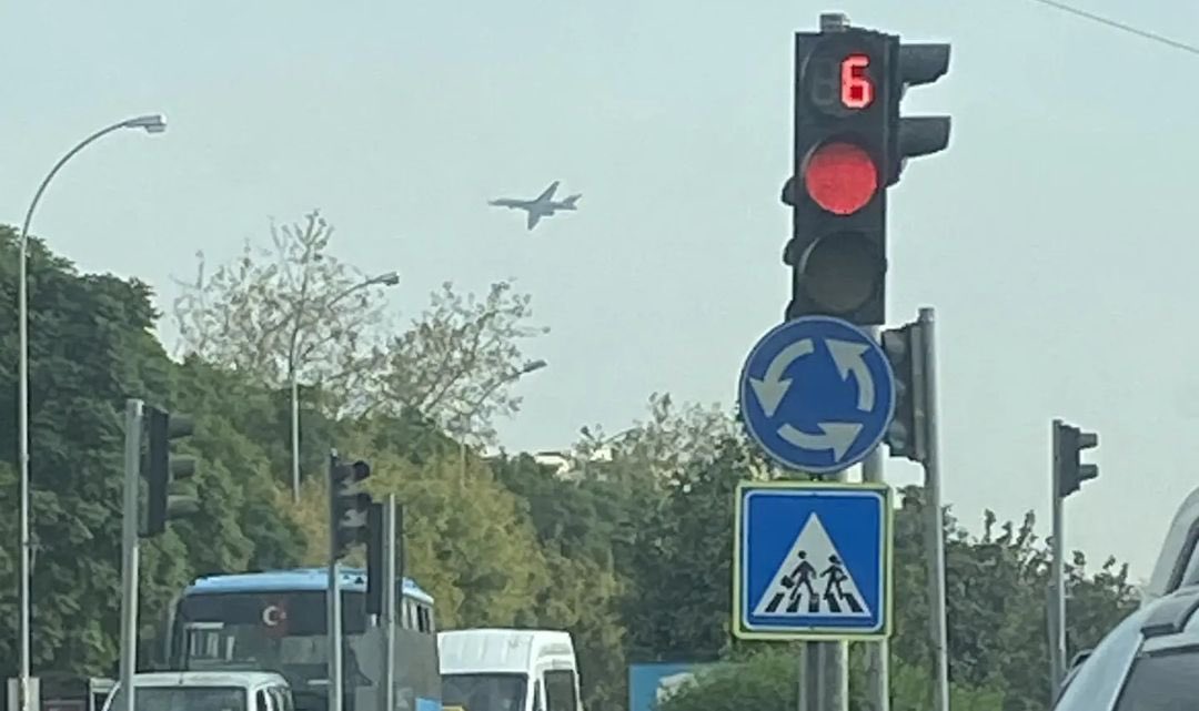 ww3mediaa's tweet photo. 🔴#SONDAKİKA

ABD Hava Kuvvetleri’ne ait 2 adet B-1B stratejik bombardıman uçağı Adana’da bulunan İncirlik üssüne iniş yaptı. https://t.co/hXbgCXxs1Y