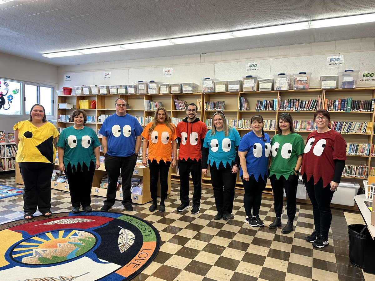 mmepearson's tweet photo. Happy Halloween! #EcoleLaurier #trsd32 #DIYcostume #teamcostume #teacher @TurtleRiverSD https://t.co/7N1o5dllyk