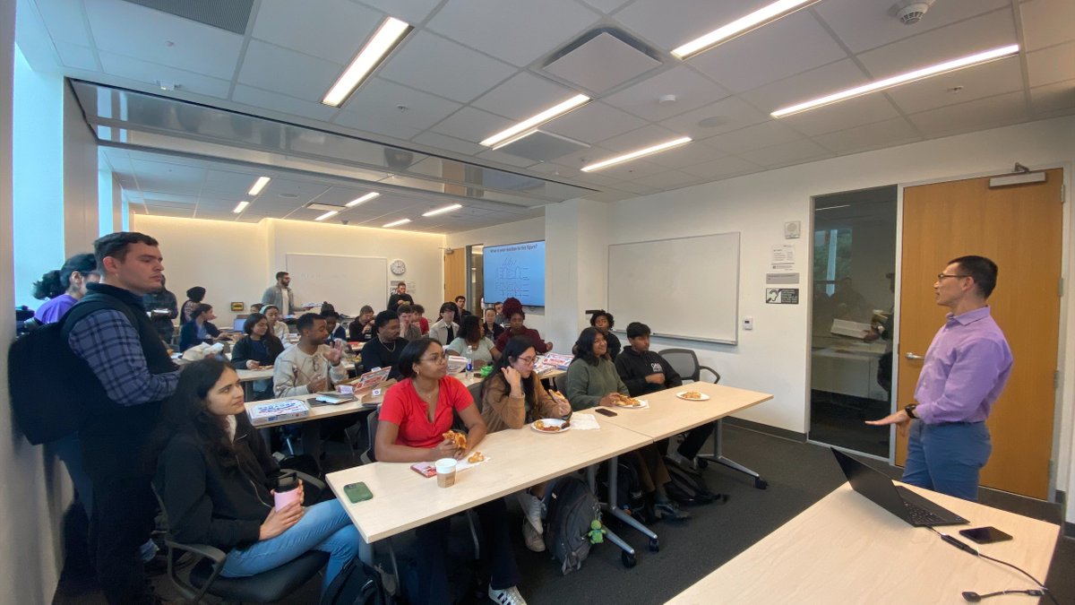 Dr. Binh An Phan presented to a group of @UCSFMedicine students during a session on Exploring General Cardiology. The Cardiology Division is helping to fund 7 in-person sessions for those who are interested in exploring cardiology as a career. #ZSFGCards @HsuePriscilla