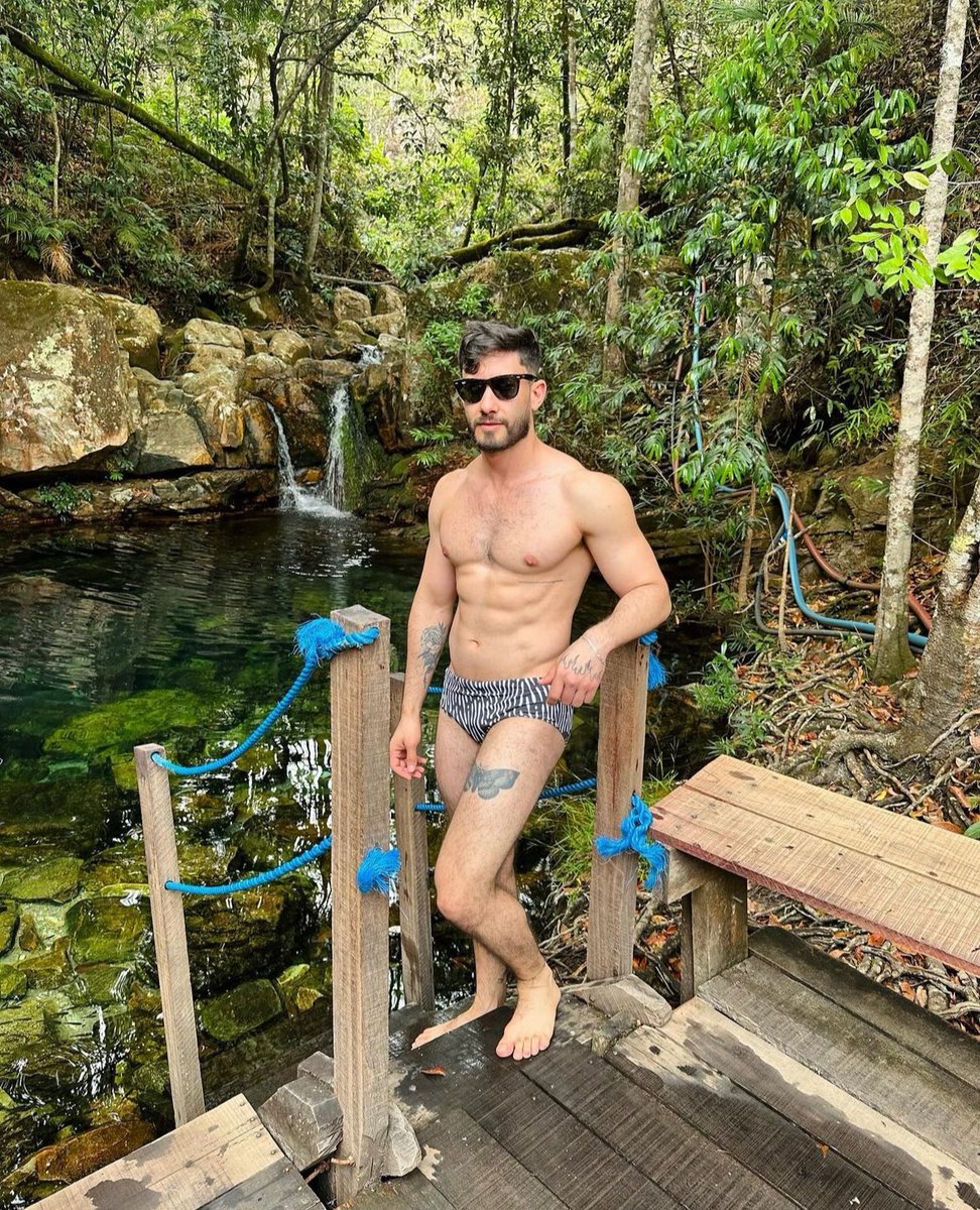usemarino's tweet photo. 😎 Explorando a beleza da natureza na Chapada dos Veadeiros com confiança! 🍀☀️ Em destaque, nosso cliente incrível @wemersonrodr, deslumbrante na sunga Tradicional Rajada da Marino. https://t.co/szbVPqkvku