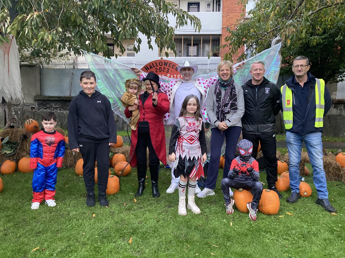 ivanabacik's tweet image. Getting #Halloween off to a great start tonight with the wonderful ⁦@eddiemcguinness⁩ at the #CabbagePatch cauldron event - lots of scary costumes about! ⁦@DubCityCouncil⁩