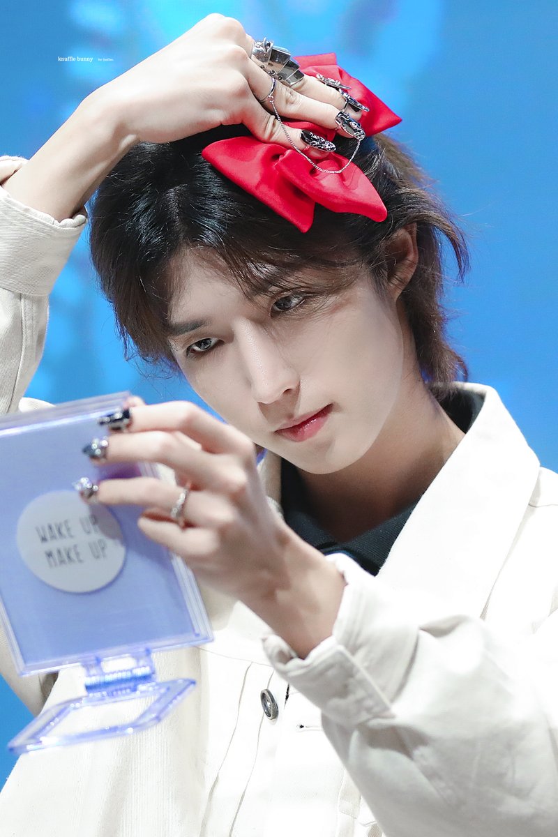 231031 팬싸 #엑스디너리히어로즈 #XdinaryHeroes #JunHan #준한

깜찍한 팬싸템에 그렇지 못한 아이홀