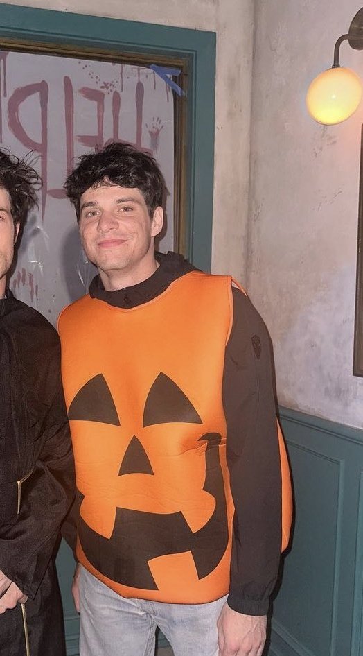 it's officially "drunk on halloween" day!!