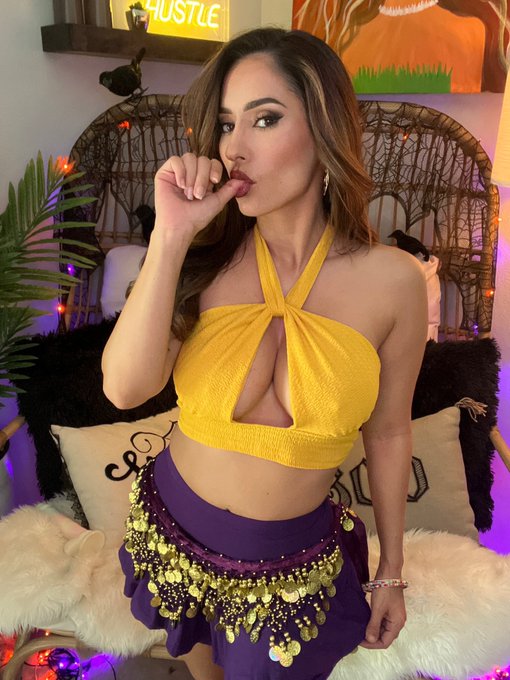 Happy Halloween! Be safe, be kind and drink extra water tonight! Happy haunting! #Halloween https://t<a href="/tag/halloween"class="tags"><span>#halloween</span></a>