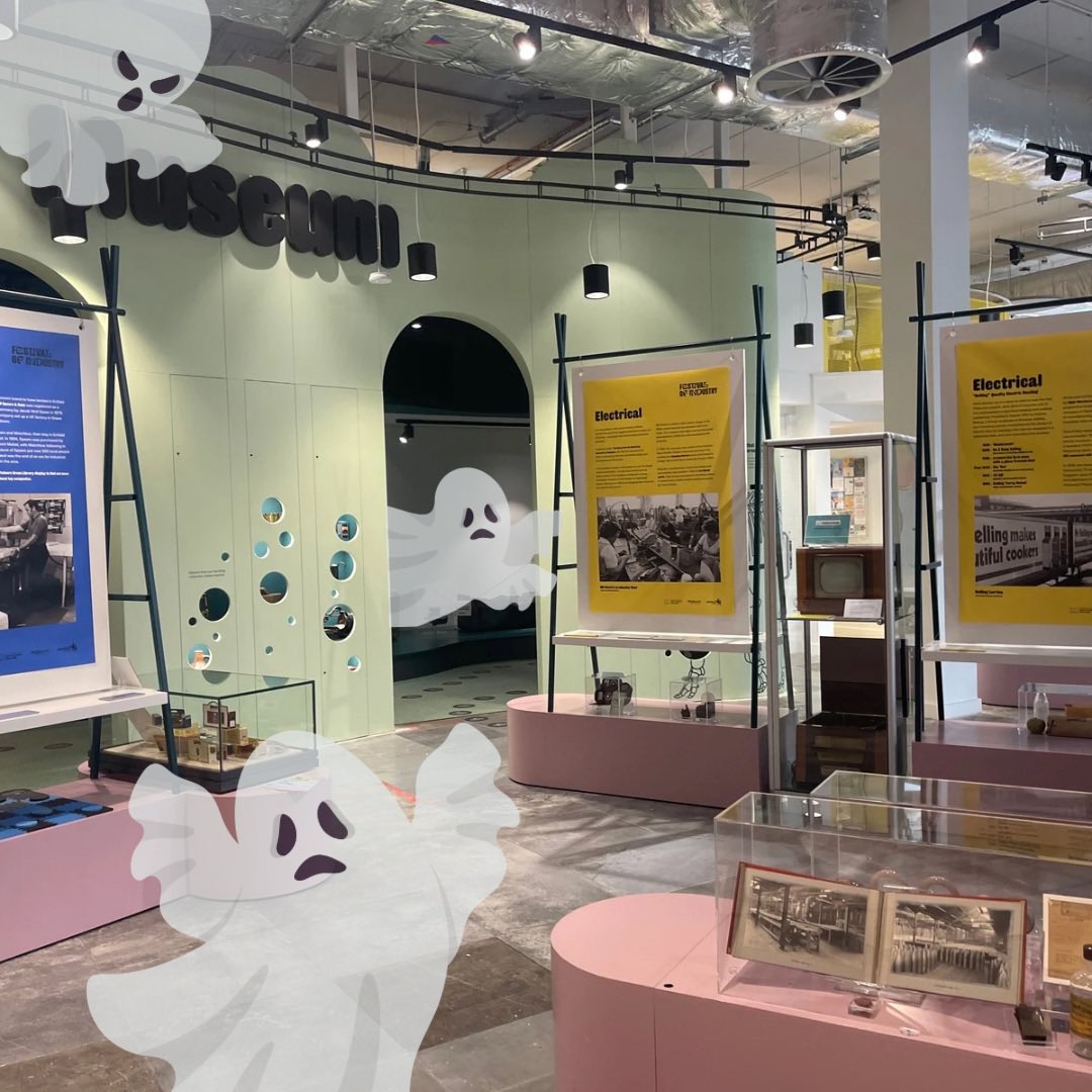 A few late night visitors appear to have moved in. #Halloween #ghosts #museums 👻