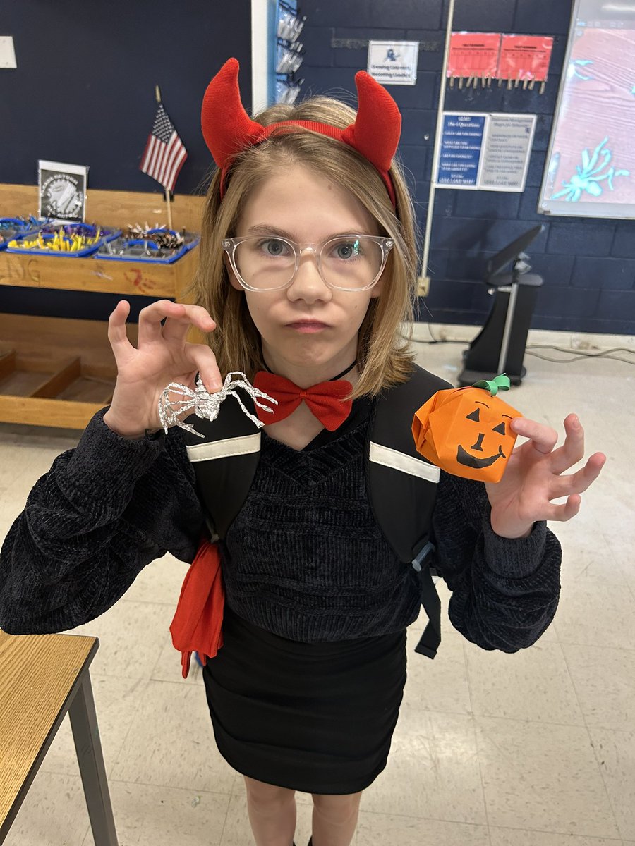 Spooky 3-D creations in the GLMS art room today in the form of origami pumpkins and foil spiders! #GoGullLake #glcsMS