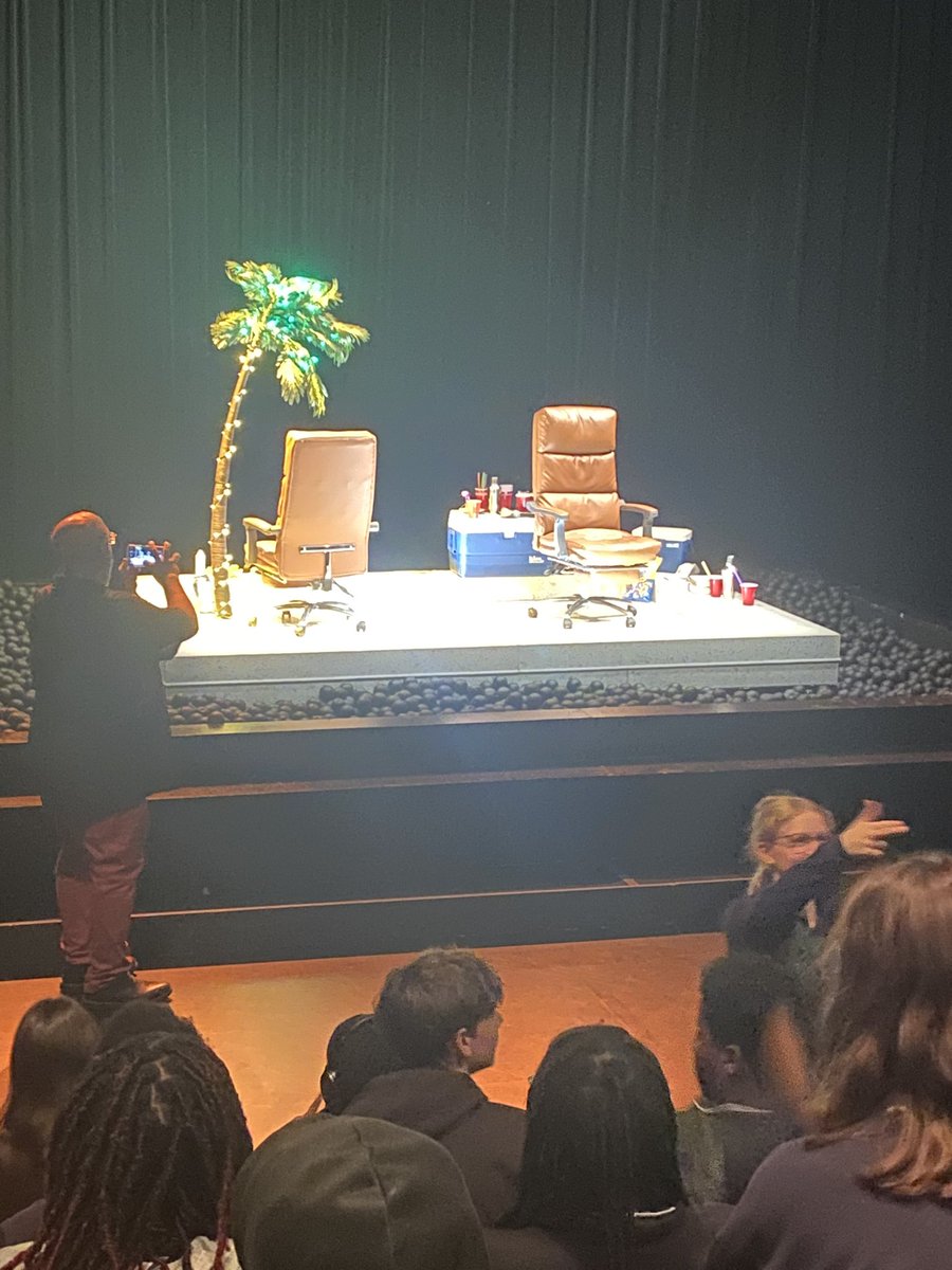 kpanan13's tweet photo. Théâtre le poids des fourmis @FVennePROF @CcSamuelGenest #FR1LW https://t.co/PXFbb3W9j2