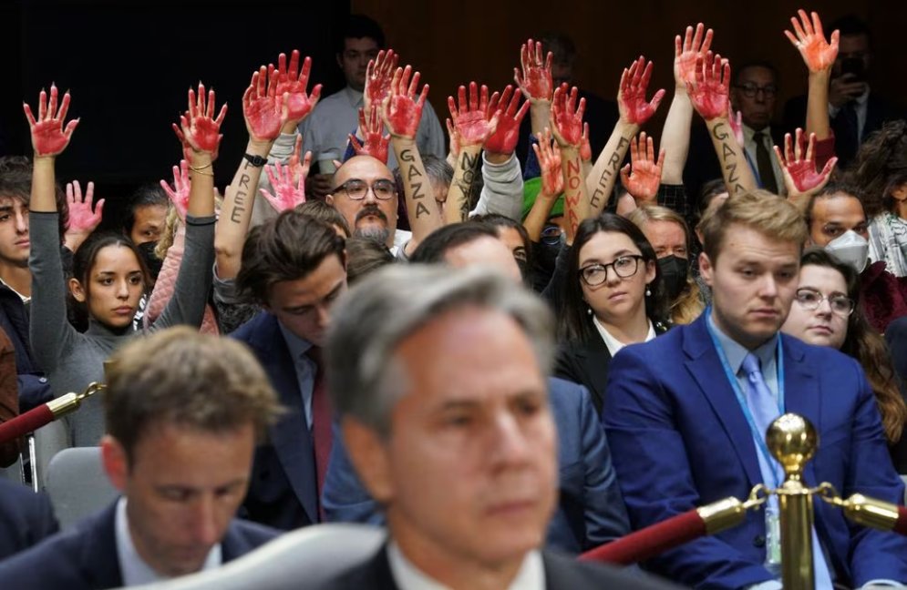 malonebarry's tweet photo. Quite a shot by Reuters' Kevin Lamarque.