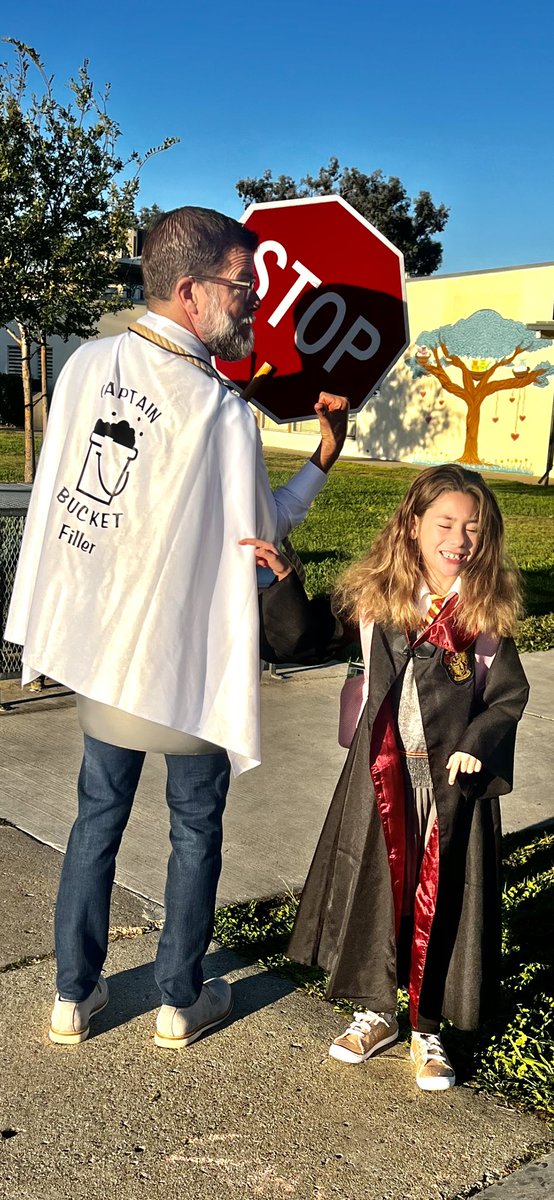 MrLewisSD's tweet photo. Alcott Costume parade-my Bucket is full day π@sdschools @FabiBagulaPhD @SDUSDFamilies #howfullisyourbucket @EboneeNWeathers @sdschools https://t.co/F1yLTeM9MF