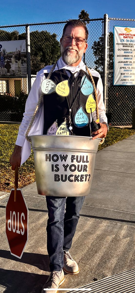 MrLewisSD's tweet photo. Alcott Costume parade-my Bucket is full day π@sdschools @FabiBagulaPhD @SDUSDFamilies #howfullisyourbucket @EboneeNWeathers @sdschools https://t.co/F1yLTeM9MF