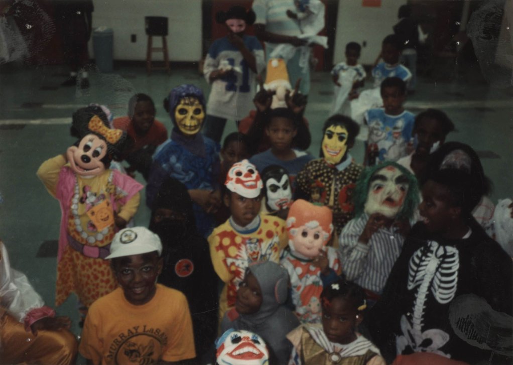 CofCLibraries's tweet photo. We're wishing Cougars a safe &amp; fun Halloween🎃

📸: Skeletor, Minnie and other 1980s characters make a cameo in this photograph of young trick-or-treaters. Via our friends at @LCDigitalLib. https://t.co/IHOOfOdNlB