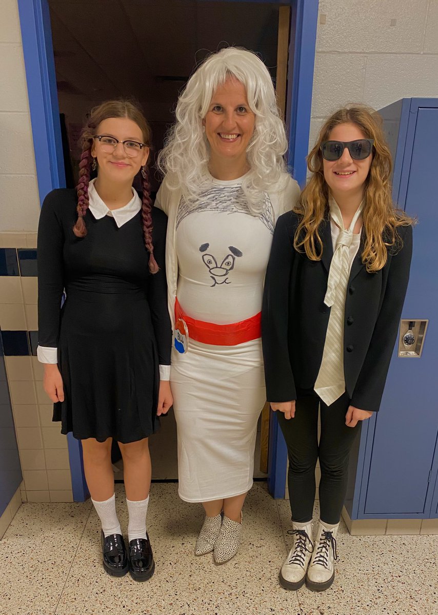 Kfarnsworth33's tweet photo. I’m Just A Bill, on Capitol Hill Rocking Some Halloween Learning at Holmes Middle School!!!  #schoolhouserocks #hawkshalloween2023 @HolmesMS_FCPS https://t.co/cf6CJJs6fN