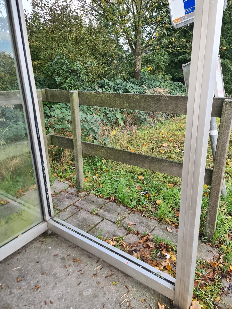 Ziet er zo armoedig en treurig uit ☹️
#Ridderkerk #bushok #verloedering