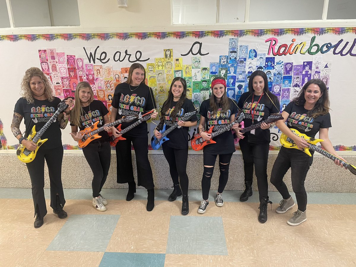 Happy Halloween from the sixth grade rockstars!🎸🤘🏼 #ewlearns @teachdle @Mrs_Lein @WilletsRoadMS