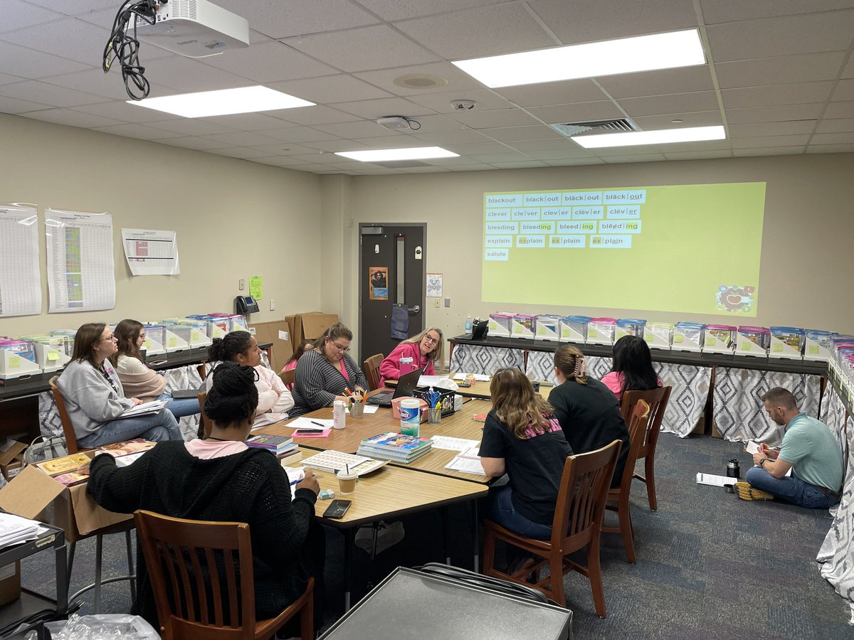 Wilkerson 5th & 6th Grade ELA teachers participating in the Six Syllables Micro-PD presented by the fabulous Selina Vaquera!!! @ConroeISD @WilkersonCISD @masmith1914