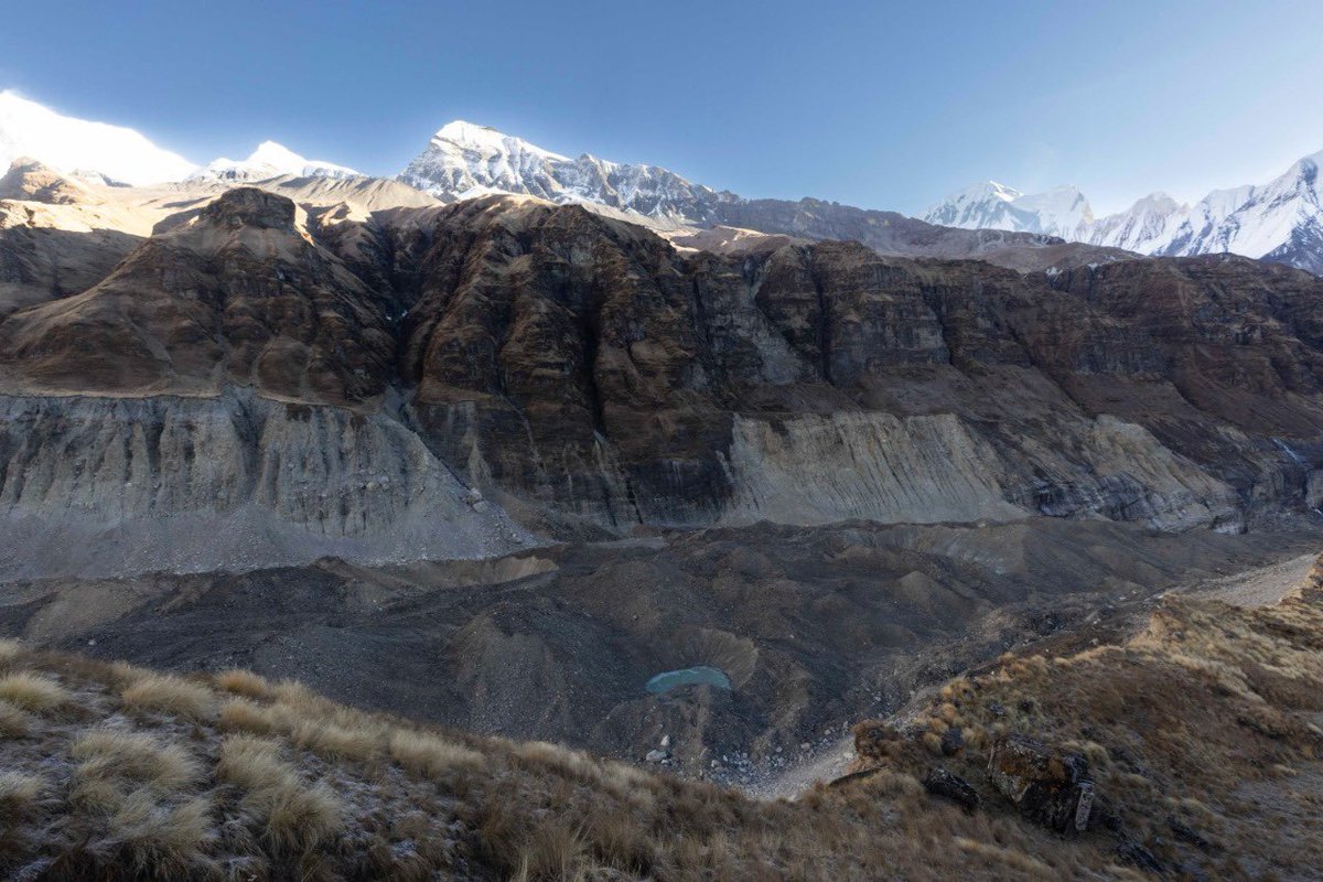 SingerHanaa's tweet photo. Disheartening that🇳🇵lost almost 1/3 of its ice in 30yrs,with glaciers melting 65% faster. Climate catastrophe is accelerating rapidly threatening🏔️&amp; glaciers. Action is needed now to protect people on the frontlines &amp; limit global🌡️ to 1.5°C, to avert the worst of climate chaos. https://t.co/1xFg9OmKdY