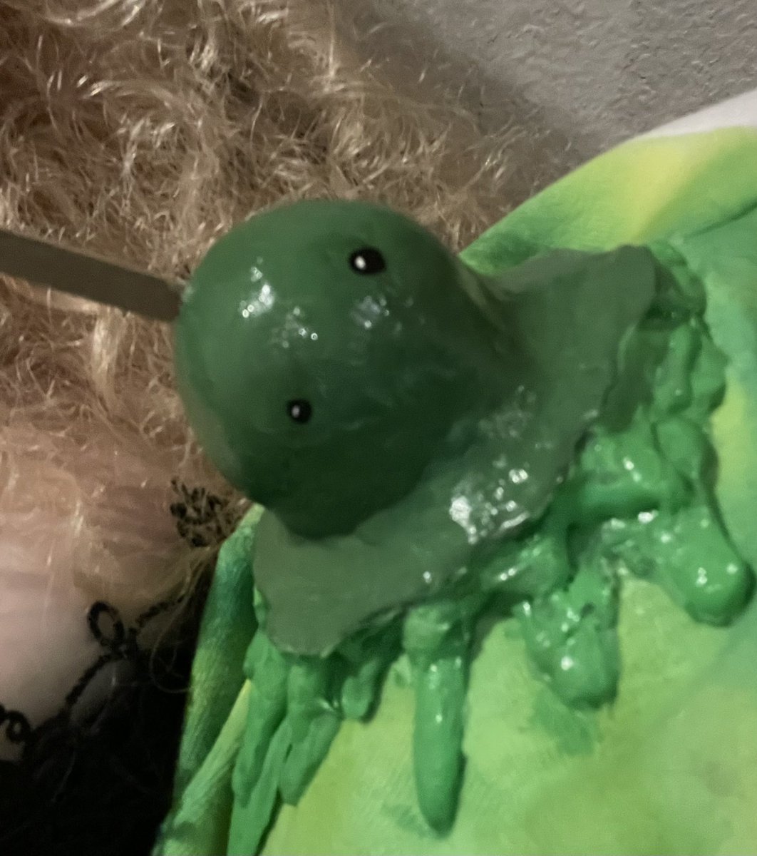 BreadKing_AJ's tweet photo. Happy Halloween Goopers! <3 

I am Slimecicle for one day and one day only. I am sludge.

Proud of my costume this year though! I made myself little slimecicle buddies too! (I was supposed to have a little JuanaFlippa, but I didn’t have the materials😔)
#Slimecicle #Qsmpcosplay https://t.co/6kE5iOVmqs