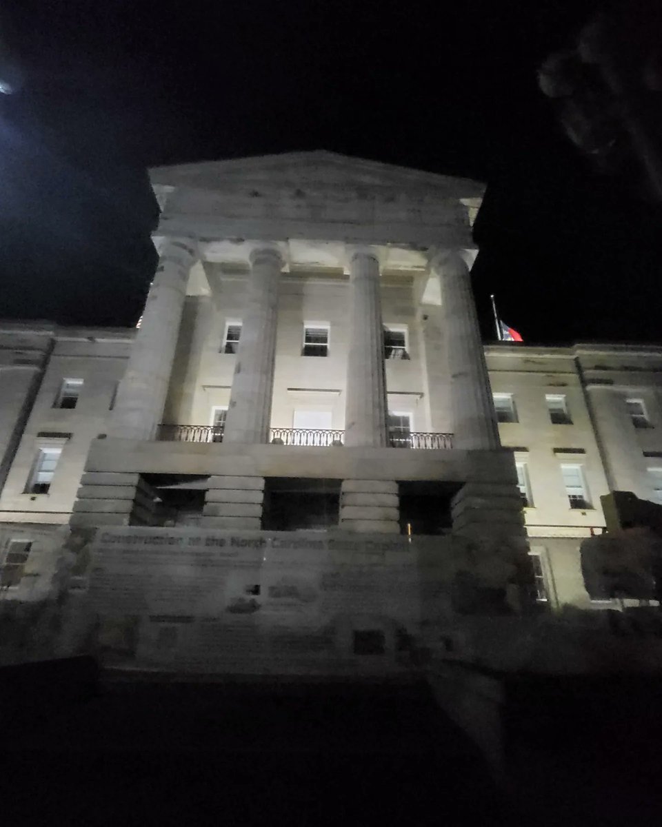 Had a blast last Saturday night doing a ghost walk downtown. It was really interesting to learn about the history of my city (and its ghosts 👻)