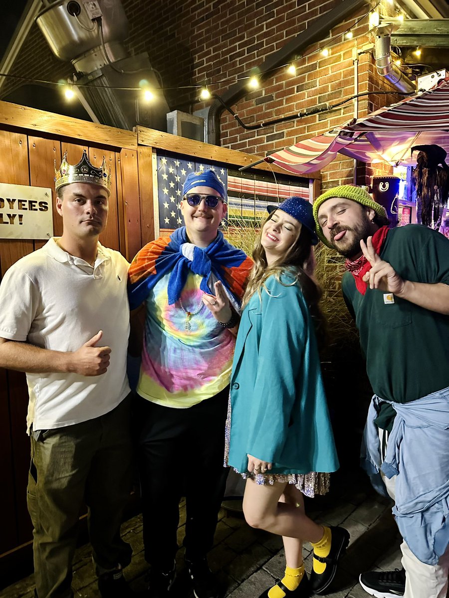 BledsoePodcast's tweet image. Happy Halloween from the King, Mudra Man, Jozzy Bear and Slippy. 👑☮️🎺🐸