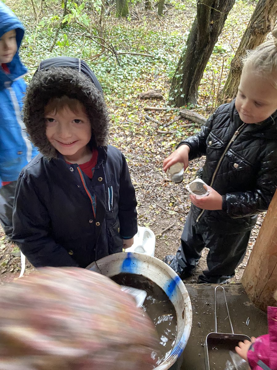 carolin17428620's tweet photo. Another rainy Tuesday in Bramblebank Wood 🌧️☔️ but it doesn’t stop us having fun! Today we have been making potions and magic wands 🧙🏼🪄
@AlthorpeKeadby https://t.co/BCFnzceAcb