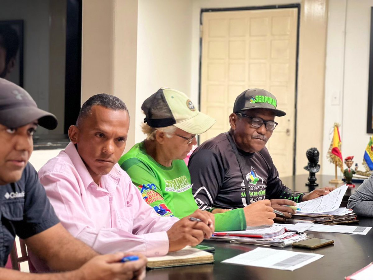 #31Oct Estamos en reunión con el equipo de <a href="/CorpoelecInfo/">Corporación Eléctrica Nacional</a> y <a href="/serpumarsm/">serpumarsm</a> para avanzar en la colocación de luminarias a través del 1x10 del Buen Gobierno. Un instrumento creado por el Pdte.<a href="/NicolasMaduro/">Nicolás Maduro</a> que ha permitido optimizar los servicios públicos en #Mariño #VenezuelaToda