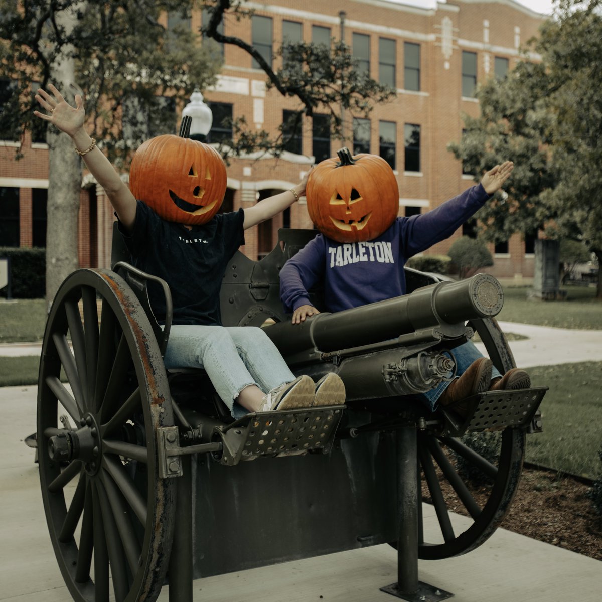 TarletonState's tweet photo. Tarleton State Jack-O-Lanterns hope you have a Happy Halloween, Texans! 🎃 💜 

#TarletonState #BleedPurple https://t.co/lHJsAVcrVe