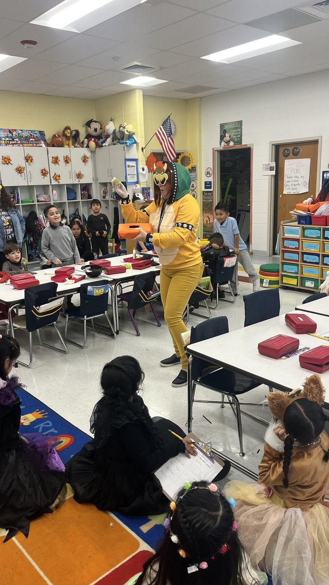 Dilworth_FLC's tweet photo. Annual Spooky Walk with our 2nd grade buddies! What was really in the potion?! @Gibson_FLC #BelieveinFLC https://t.co/EkcFqYO5k3