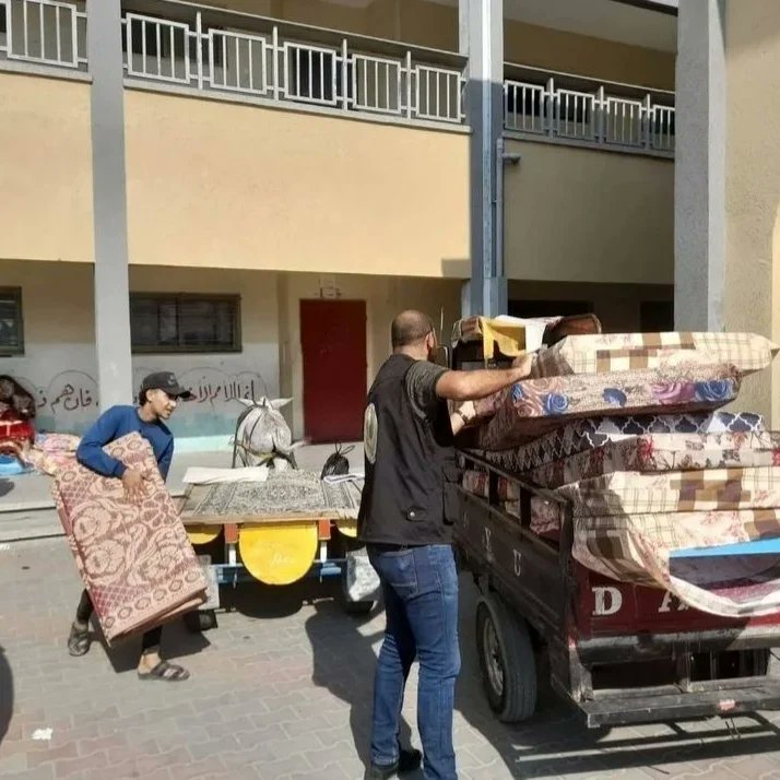 saraadim0's tweet photo. Al-Rahma Charity team is in the field, providing food parcels, mattresses, blankets, and other supplies to displaced families whose homes were destroyed. Donate now
https://t.co/fsKQ8OVIfz https://t.co/zP7W0xHZvH