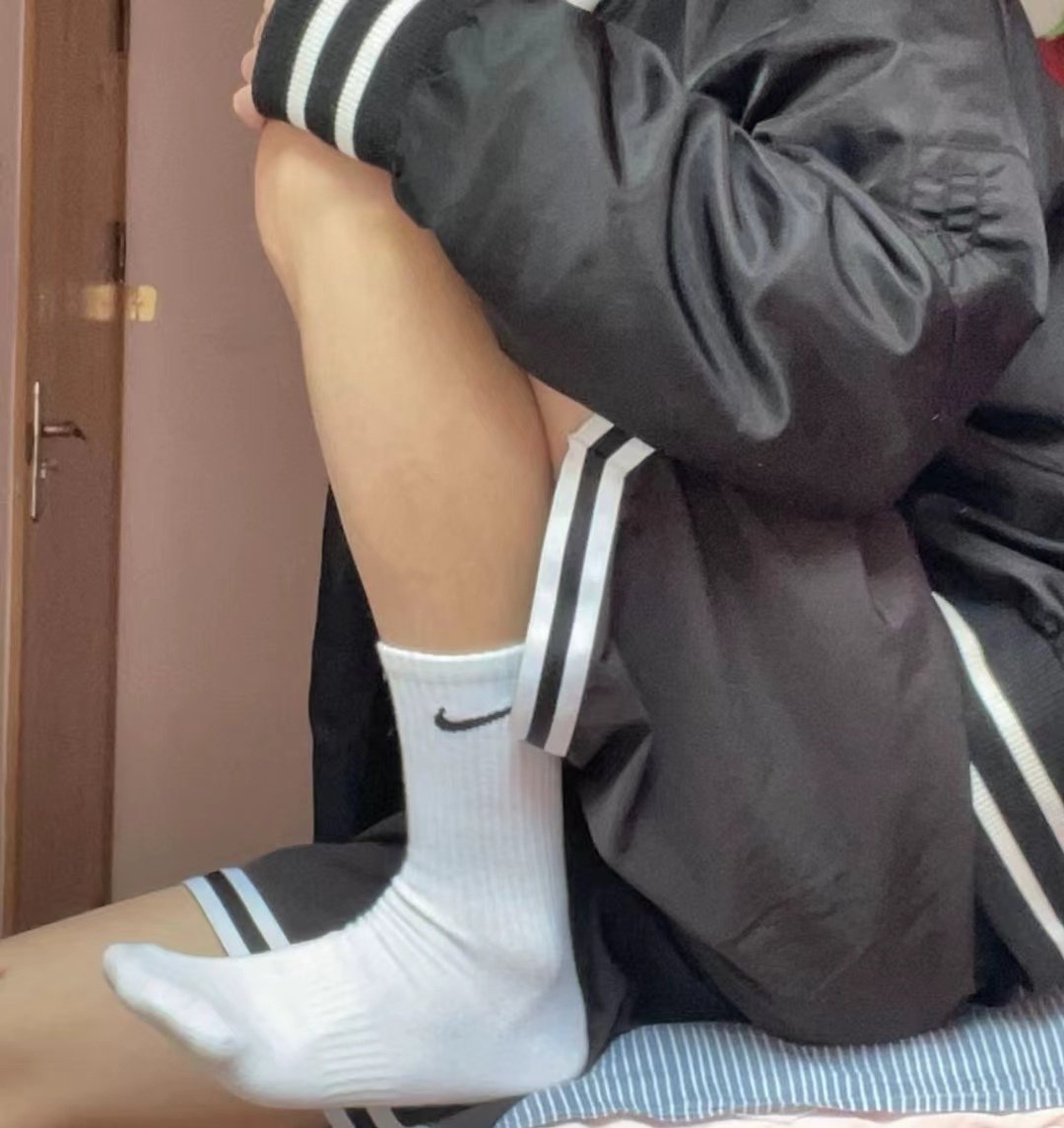 cheng11912's tweet photo. 哪有人喜欢孤单，不过是受够了失望 https://t.co/Tow7nhJtM6
