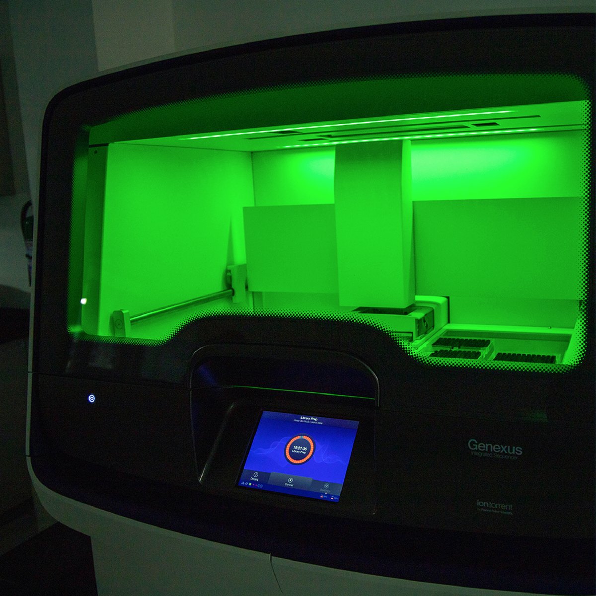 AxionaGenetics's tweet image. Los análisis de Secuenciación de Nueva Generación (NGS)  han demostrado ser una herramienta valiosa en el pronóstico, diagnóstico y tratamiento de distintos tipos de cáncer, incluido el #cáncerdepróstata.