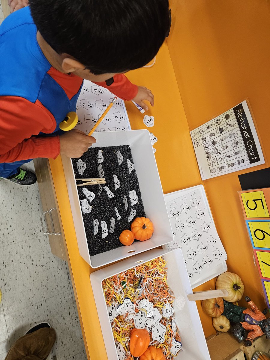 FDKCorpusCubs's tweet image. Halloween fun! #letterrecognition #finemotorskills
