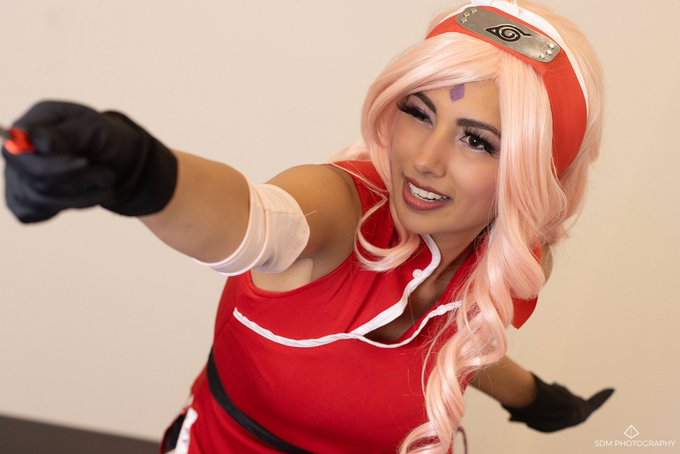 Channeled my inner #SakuraHaruno for #Halloween &amp; #twitchcon! ❤️ Your fav waifu cosplay from the village<a href="/tag/sakuraharuno"class="tags">#SakuraHaruno</a><a href="/tag/halloween"class="tags">#Halloween</a><a href="/tag/happyhalloween"class="tags"><span>#happyhalloween</span></a><a href="/tag/twitchcon"class="tags"><span>#twitchcon</span></a><a href="/tag/banksie"class="tags"><span>#banksie</span></a>