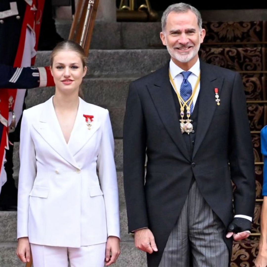 GfxGeneracion's tweet photo. 👑 La Princesa Leonor ha jurado la Constitución, marcando su mayoría de edad en un acto solemne y emocionante en el Congreso de los Diputados. 
https://t.co/MbaYvVzaun
#PrincesaLeonor #JuraConstitución #MayoríaDeEdad #Monarquía #España #Realeza 📜 https://t.co/ZwD8l2DfRr